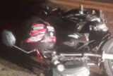 Motociclista morre esmagado por carreta após cair na BR-319