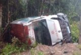 Acidente com ambulância na AM-010 deixa quatro pessoas feridas