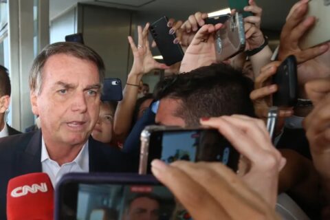 PF indicia Bolsonaro por fraude em cartão de vacinação da Covid-19