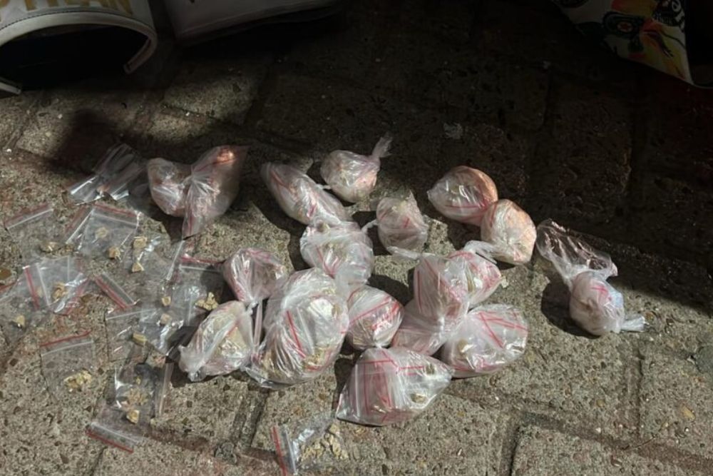 Homem é preso com quase 500 trouxinhas de drogas na Zona oeste de Manaus Homem é preso com quase 500 trouxinhas de drogas na Zona oeste de Manaus