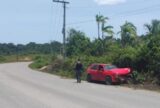 Carro colide contra barranco após motorista perder o controle da direção na AM-010