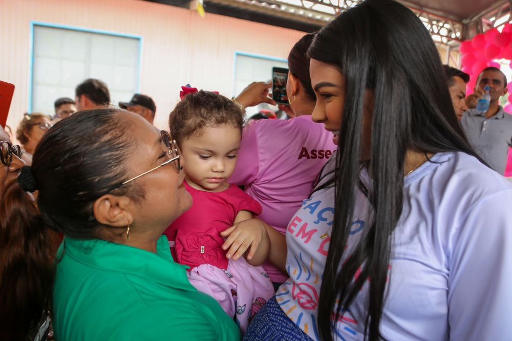 Moradores da comunidade Vila Amazônia recebem ação de cidania em Parintins Moradores da comunidade Vila Amazônia recebem ação de cidania em Parintins
