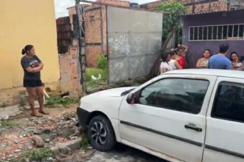 Homem é morto com tiro no abdômen em terreno no bairro Tancredo Neves
