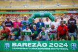 Barezão 2024: Na Arena da Amazônia, presidente da FAF homenageia ex-atletas amazonenses