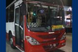 Criminosos assaltam ônibus da linha 650 e PRF realiza buscas em área de mata no bairro Japiim