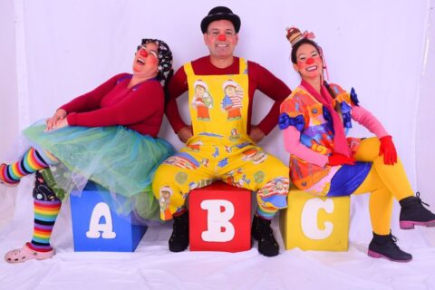 Artistas levam magia das brincadeiras tradicionais para alunos de comunidades ribeirinhas