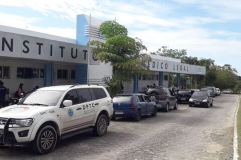 Criminosos invadem residência e executam homem a tiros no Jorge Teixeira