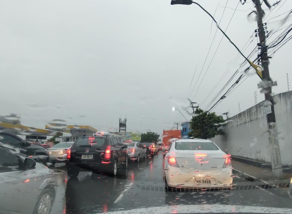 Chuva forte provoca quatro ocorr&ecirc;ncias em Manaus 