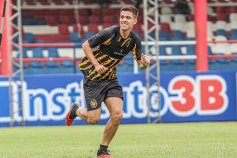 Amazonas FC oficializa contratação de meia campeão da Libertadores