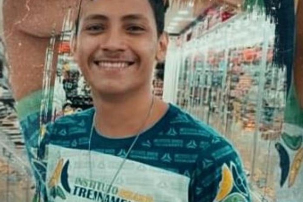 Motociclista morre após colidir com poste no interior do AM Motociclista morre após colidir com poste no interior do AM