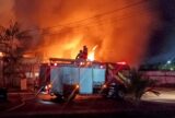 Incêndio destrói galpão de aglomerados e MDFs na avenida do Turismo