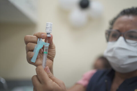 Dengue: apenas 2 de cada 10 vacinas entregues pelo SUS foram aplicadas