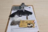 Polícia apreende arma de fogo, munições e drogas no bairro Colônia Terra Nova