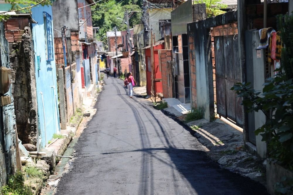Beco da Zona Sul de Manaus recebe serviços de recapeamento asfáltico Beco da Zona Sul de Manaus recebe serviços de recapeamento asfáltico