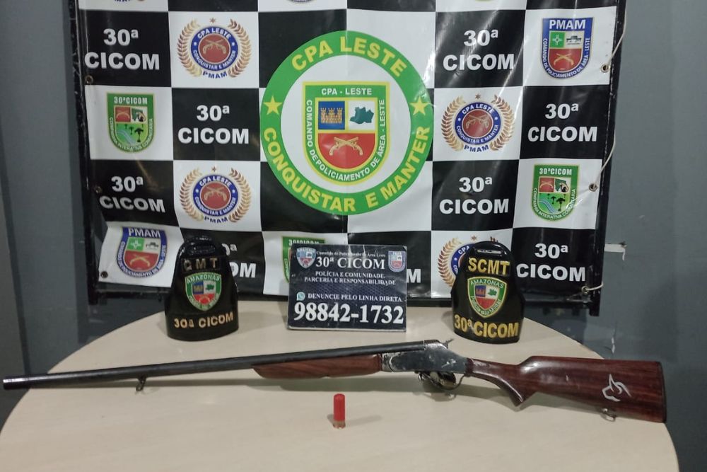Espingarda &eacute; apreendida durante a&ccedil;&atilde;o policial na Zona Leste de Manaus