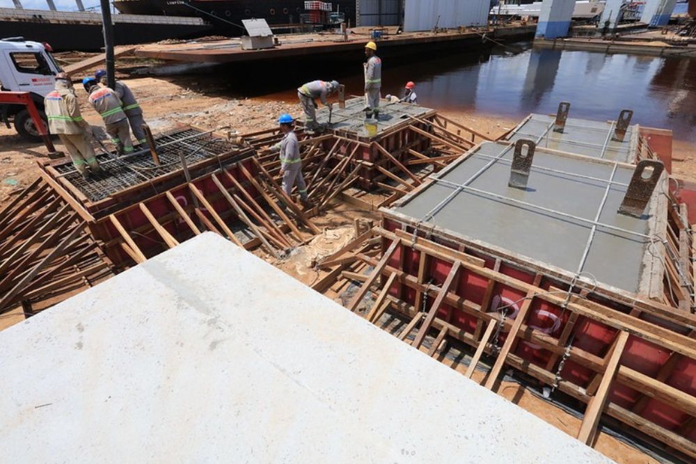 Manaus avança na construção do maior píer turístico da capital Manaus avança na construção do maior píer turístico da capital