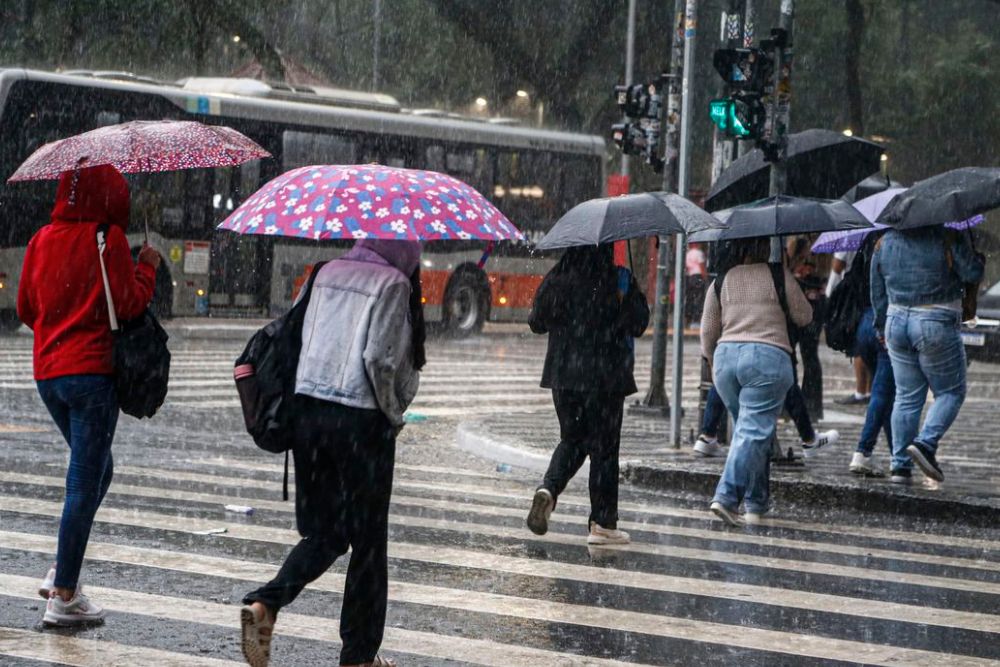 Inmet prevê chuva intensa e vento forte em várias regiões do país Inmet prevê chuva intensa e vento forte em várias regiões do país