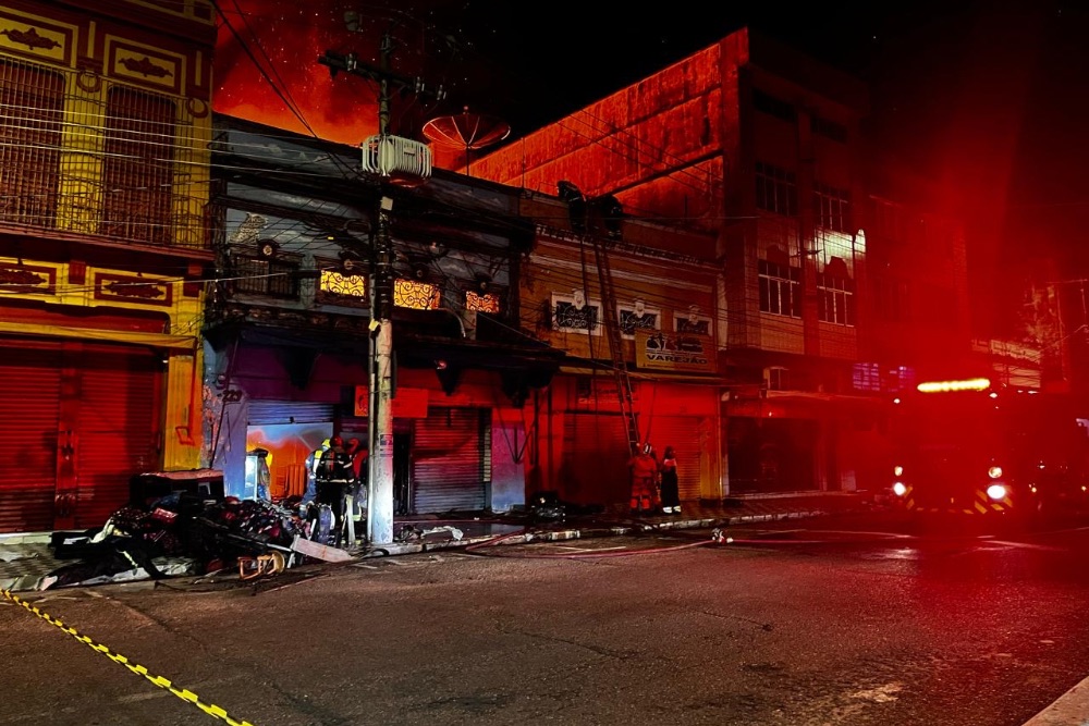Incêndio atinge loja de eletrônicos no Centro de Manaus Incêndio atinge loja de eletrônicos no Centro de Manaus