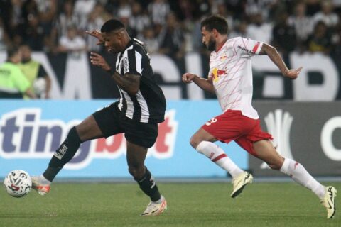 Bragantino e Botafogo duelam por vaga na fase de grupos da Libertadores