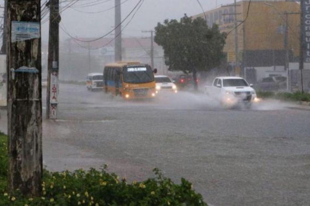 Manaus registra duas ocorr&ecirc;ncias durante forte temporal desta quarta-feira (13)