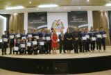 TCE-AM realiza formatura de 23 adolescentes do programa Menor Aprendiz