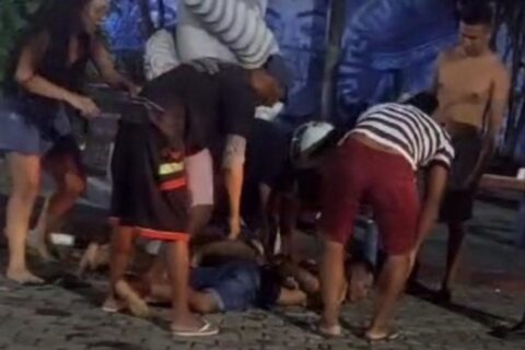 Homem é preso após agredir mãe e filho no porto de Parintins