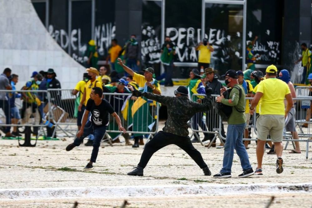 Moraes valida 21 acordos com investigados pelo 8 de janeiro