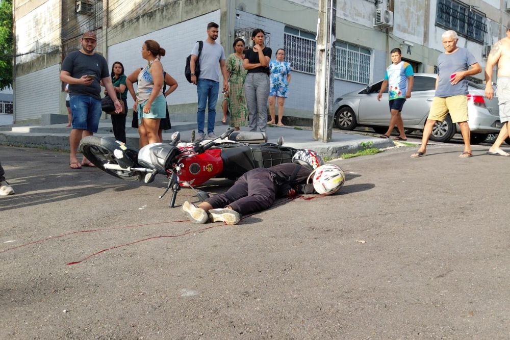 Motociclista por APP é morto com tiro no peito ao buscar passageiro no conjunto Tocantins Motociclista por APP é morto com tiro no peito ao buscar passageiro no conjunto Tocantins