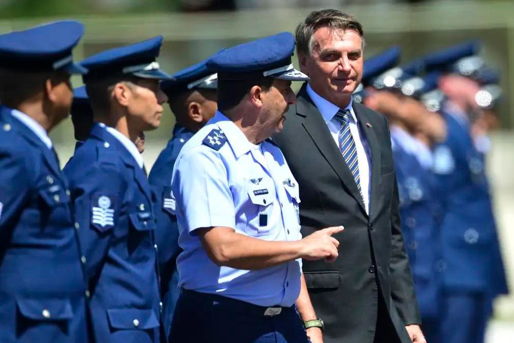 Ex-comandante do Exército ameaçou prender Bolsonaro, diz ex-FAB Ex-comandante do Exército ameaçou prender Bolsonaro, diz ex-FAB
