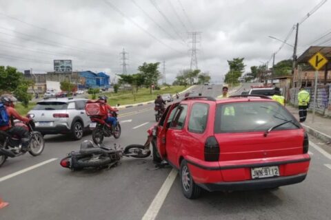 Motociclista fica gravemente ferido em acidente de trânsito na avenida das Torres