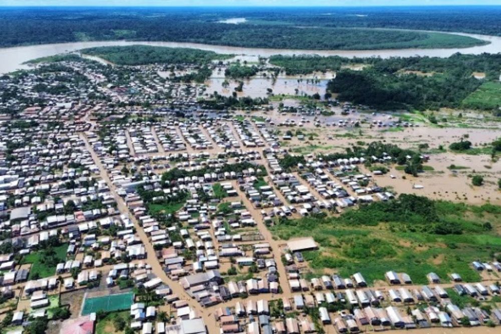 Munic&iacute;pio do Amazonas &eacute; tomado pela cheia do Rio Acre