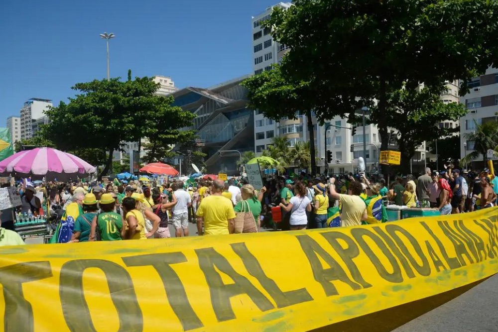 De ju&iacute;zes a pol&iacute;ticos: ascens&atilde;o, queda e reden&ccedil;&atilde;o na Lava Jato