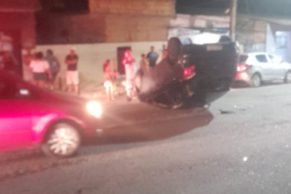 Acidente de carro deixa passageira ferida após veículo capotar no Centro de Manaus Acidente de carro deixa passageira ferida após veículo capotar no Centro de Manaus