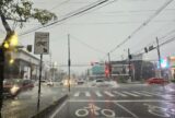 Manaus amanhece sob forte chuva e Inmet emite alerta laranja