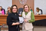 Presidente do TCE-AM recebe menção honrosa da ABMCJ e Faculdade Santa Teresa