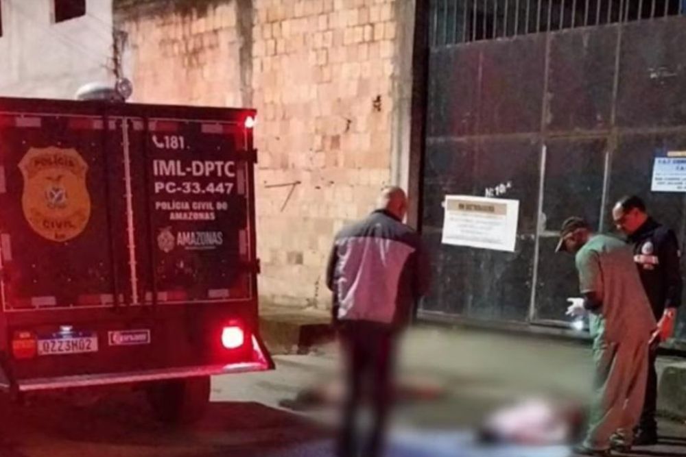 Mulheres s&atilde;o mortas a pauladas no bairro Novo Aleixo; buqu&ecirc; e bilhete foram deixados ao lado dos corpos