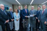 Senador Omar discute reabertura de inquéritos da CPI da Pandemia durante reunião com novo Procurador-Geral da República