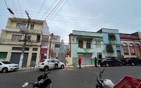 Obra no Centro de Manaus é embargada por falta de licença e Iphan demole fachada