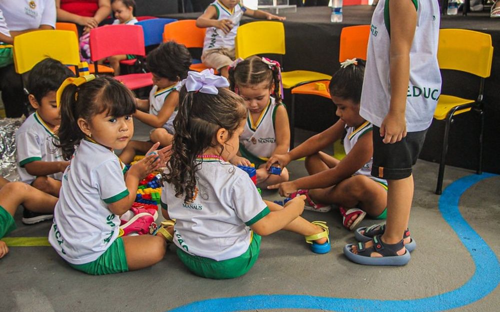 Creche com capacidade para atender 200 crian&ccedil;as &eacute; inagurada na zona Norte de Manaus