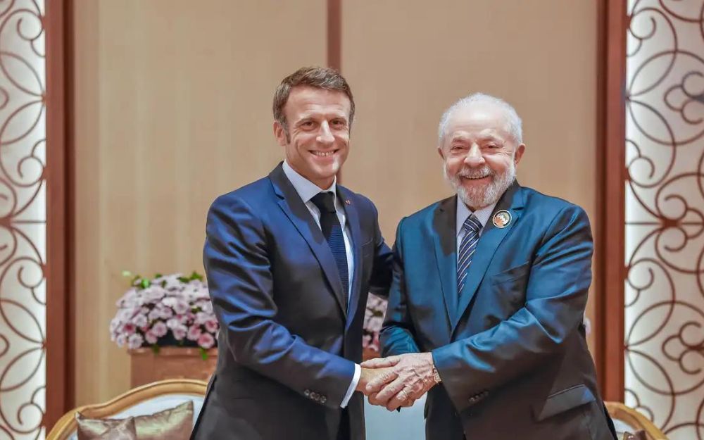 Lula e Macron desembarcam em Belém e conversam com indígenas Lula e Macron desembarcam em Belém e conversam com indígenas