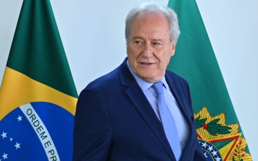 PF cumpre mandado contra suspeito de criar perfil falso de Lewandowski em rede social PF cumpre mandado contra suspeito de criar perfil falso de Lewandowski em rede social
