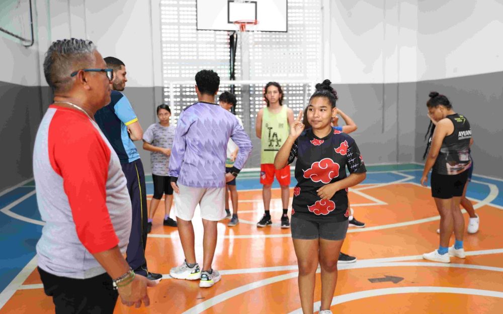 Escola Estadual Augusto Carneiro investe no desenvolvimento de alunos surdos através de atividades esportivas Escola Estadual Augusto Carneiro investe no desenvolvimento de alunos surdos através de atividades esportivas
