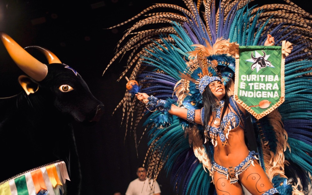 Boi Caprichoso emociona indígenas e encanta o público durante última apresentação no Festival de Curitiba Boi Caprichoso emociona indígenas e encanta o público durante última apresentação no Festival de Curitiba