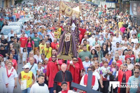 Procissão do Senhor Morto reúne 5 mil fiéis após celebração da Paixão de Cristo em Manaus