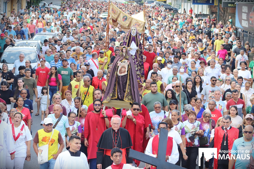 Procissão do Senhor Morto reúne 5 mil fiéis após celebração da Paixão de Cristo em Manaus Procissão do Senhor Morto reúne 5 mil fiéis após celebração da Paixão de Cristo em Manaus