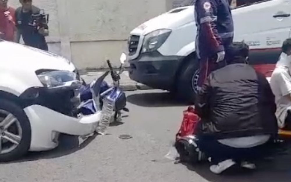 Colisão frontal com carro deixa motoboy ferido em acidente na Avenida São Jorge Colisão frontal com carro deixa motoboy ferido em acidente na Avenida São Jorge