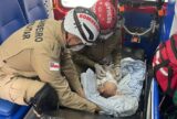 Bombeiros resgatam bebê abandonado dentro de caixa de papelão no bairro Cidade de Deus