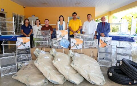 Deputada Mayra Dias entrega R$ 1 milhão em equipamentos para saúde em Parintins