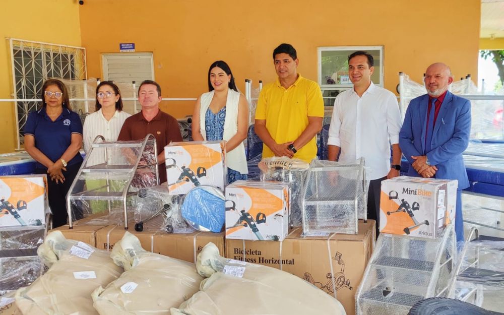 Bi Garcia e deputada Mayra Dias entregam equipamentos de sa&uacute;de em Parintins