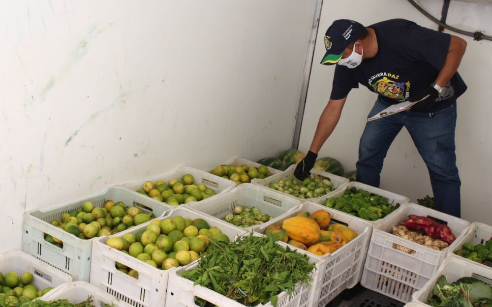 Mais de 42 toneladas de alimentos de feiras e supermercados de Manaus s&atilde;o recolhidos em tr&ecirc;s meses